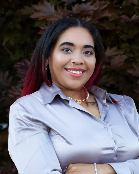 Tahlia Glover, Agent